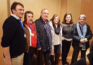 Guillermo Meijón, Pilar Cancela y Margarita Pérez –3º,4º y 5º por la izda.–, con el grupo de retornados.