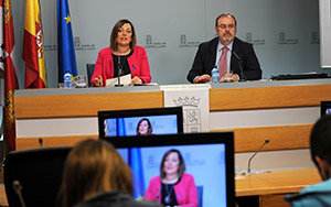 La portavoz, Milagros Marcos, y el consejero de Educación, Fernando Rey, en la rueda de prensa posterior al Consejo de Gobierno.