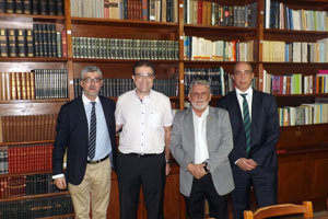 Ildefonso de la Campa –1º por la ida.–, durante su visita al Centro Español de Santos.