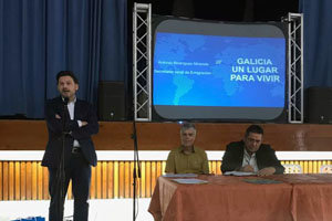 El secretario xeral, durante la jornada informativa en Maracay.