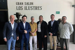 Miranda y el resto de autoridades en el Centro Hispano Venezolano.