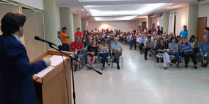 Antonio Rodríguez Miranda se dirige al público asistente en el encuentro en el Centro Gallego.