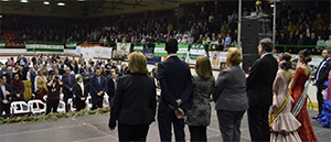Vista de las autoridades y el público durante la celebración.
