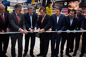 Fernando Clavijo inaugura la feria de productos Canarios organizada por Carrefour en Madrid.


Esta fotografÌa oficial del Gobierno de Canarias es solamente para uso editorial por medios de comunicaciÛn. La fotografÌa no puede ser manipulada de ni