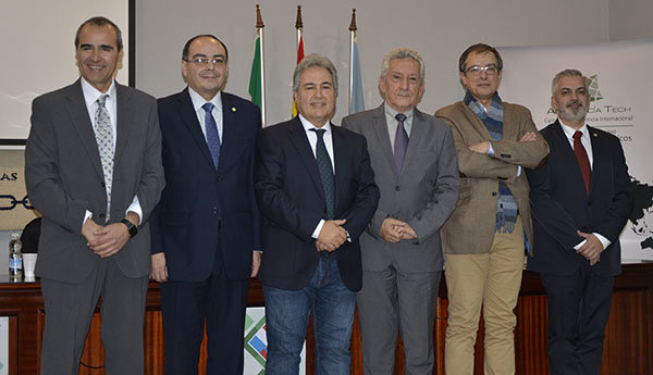Autoridades en la VI Tribuna Transatlántica.