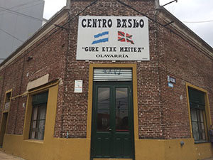 El Centro Vasco Olavarría acogió el taller informativo.