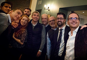 El presidente Clavijo, junto con algunos de los canarios residentes en Londres.