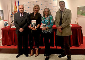 2. Ante la mesa, De izqda a dcha. el delegado de la Xunta José Ramón Ónega, la periodista y escritora Marta Robles, la autora Milagros Frías, y el editor Miguel Ángel Matellanes