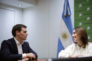 Albert Rivera, durante su reunión con la gobernadora de la Provincia de Buenos Aires.