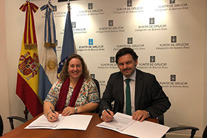 María Fernanda Vidal y Rodríguez Miranda, durante la firma del convenio.