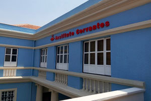 Exterior del nuevo Cervantes de Manila.