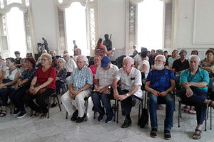 Asistentes al acto por las Letras Gallegas.