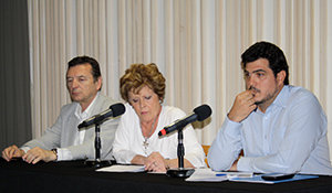 Vila Alén, presidente de la Federación de Sociedades Españolas, María de los Ángeles Ruisánchez, del CRE de Buenos Aires, y Juan Manuel de Hoz, de CeDEU, en una de las conferencias organizadas conjuntamente sobre Nacionalidad.