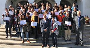 Javier Balbín, junto con los alumnos que participaron en el curso de emprendimiento con éxito.