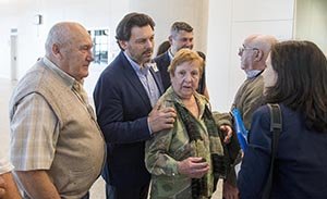 Rodríguez Miranda charla con los participantes en el programa Reencontros na casa.