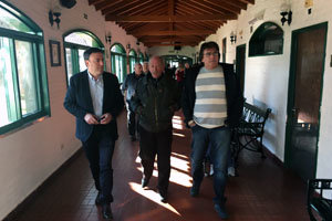 El presidente de la Diputación, durante su visita al Hogar Gallego.