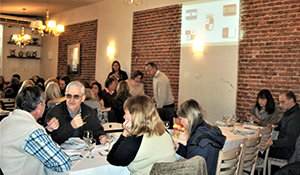 Numerosas personas participaron en la celebración.