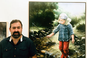 Manuel Carballeira, ante su obra A idade da inocencia.