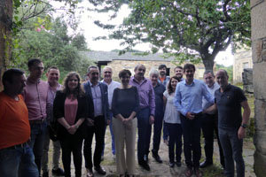 Representantes de las distintas entidades, durante su visita a la casa de los Castro en Láncara.