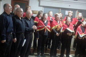 El coro de la Asociación Hispano Argentina, durante su actuación.