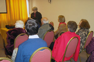 Isabel Castaño, durante la presentación del trabajo ‘El Arte en Cantabria’.