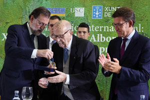 Xerardo Fernández Albor recibió la Medalla al Mérito del Trabajo de Mariano Rajoy y en presencia de Núñez Feijóo.
