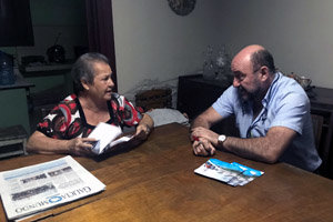 Luisa Moreno y Luis Vaamonde, durante el encuentro en Ciego de Ávila.