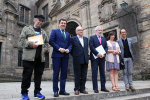 Los firmantes del protocolo y colaboradores, en el exterior del Museo do Pobo Galego.