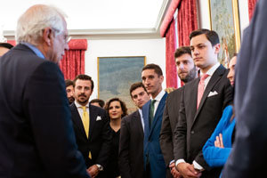 Borrell conversan con los funcionarios de la 70ª promoción de la Carrera Diplomatica.