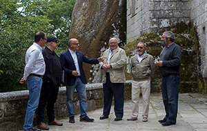 Los miembros del jurado en el Monasterio de San Pedro de Rocas.