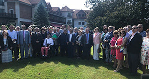 Foto de familia de los participantes en el VI Encuentro de Casas de Cantabria.