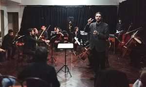 La Orquesta de Cámara de la Federación de Sociedades Gallegas, dirigida por Martín Pinola, durante el concierto.