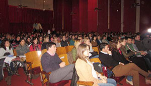 Más de cien personas se dieron cita en la charla sobre autismo.