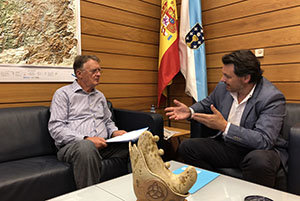 José Regueira y Rodríguez Miranda, durante la reunión en Santiago.