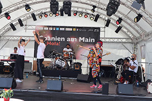 Un momento de la actuación de Wöyza & The Galician Messengers en Frankfurt.