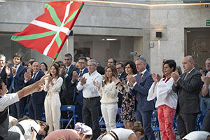 Urkullu y demás autoridades, durante la celebración del Día de la Diáspora.