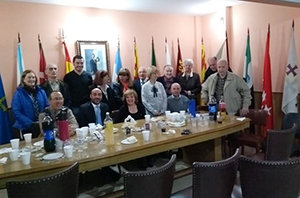Diego Santiago Rivero, con la mayoría de los integrantes de la comisión directiva de la Federación de Sociedades Españolas.