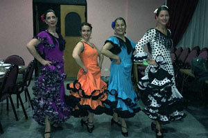 Componentes del cuerpo de baile de la Asociación Española.