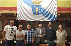 Miranda, junto con directivos y socios de la Asociación Cultural Galega de Hamburgo.