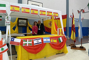 Vista del estand de la colectividad española.