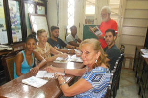 Manuel Álvarez y el grupo de alumnos que participan en el curso.
