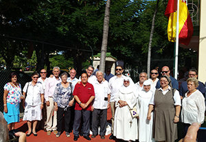 El embajador de España, junto con el resto de autoridades y participantes en la inauguración de la nueva sede.