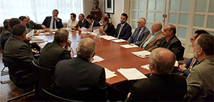 Miranda, junto al resto de representantes de administraciones estatales y autonómicas, en la reunión de la FES.