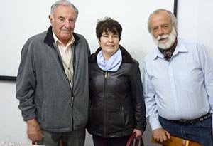 Los disertantes posan con la presidenta de la entidad, Marcela Ruibal.