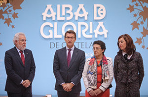 Feijóo inauguró, junto con Rosario Álvarez, la muestra Alba de Gloria.