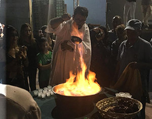O Conxuro, durante la elaboración de la queimada.