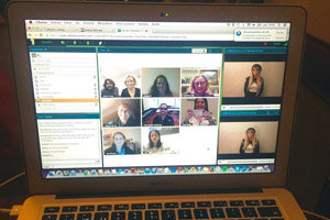 El grupo de extremeños participantes desde diferentes países, durante el encuentro virtual.