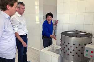 El vicepresidente Rueda y Jesús Gamallo visitan uno de los proyectos de cooperación en Cuzco.