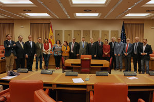Los miembros de la Comisión Permanente posan junto a los componentes de la subcomisión.