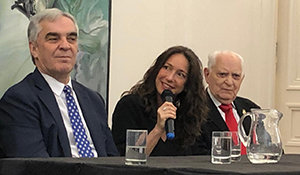 Benito Blanco, Pamela Malewicz y Javier Sandomingo, durante la presentación del ‘Buenos Aires celebra España’